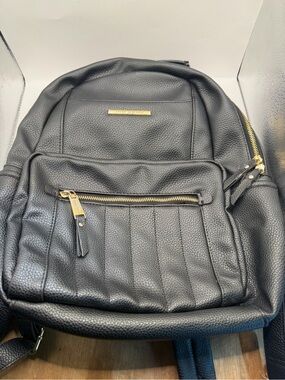 black pu leather school backpack with gold zipper Women Travel Rucksack Faux-Leather Bag and timeless charm perfect for students Women's Fashion PU Leather Small